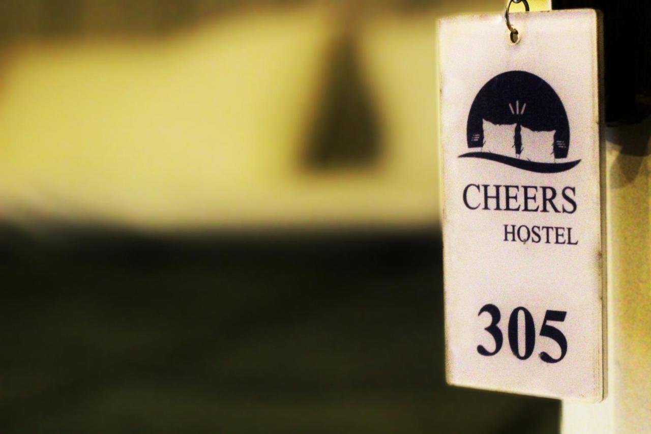 Cheers Hostel Il Cairo Esterno foto